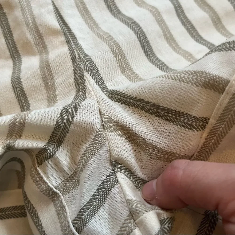 BCBGeneration Cream/Olive Herringbone Stripe Paperbag Pull On Shorts Size Medium